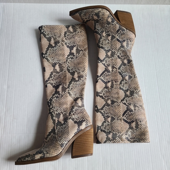 NEW VINCE CAMUTO gravana heeled boots - Picture 2 of 12